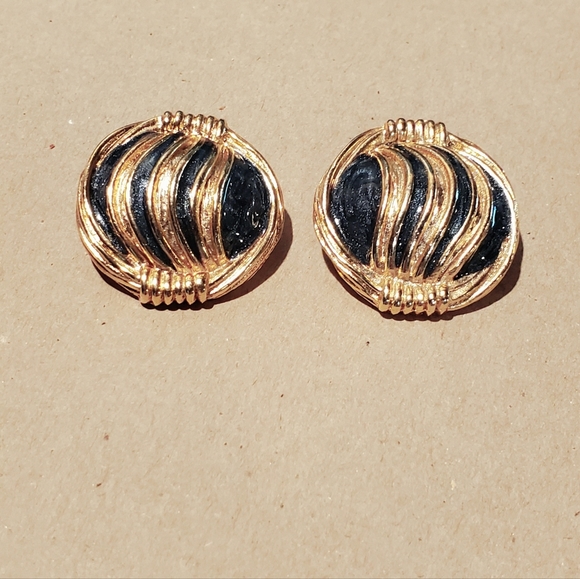 Vintage Clip on Earrings.! - Picture 2 of 6
